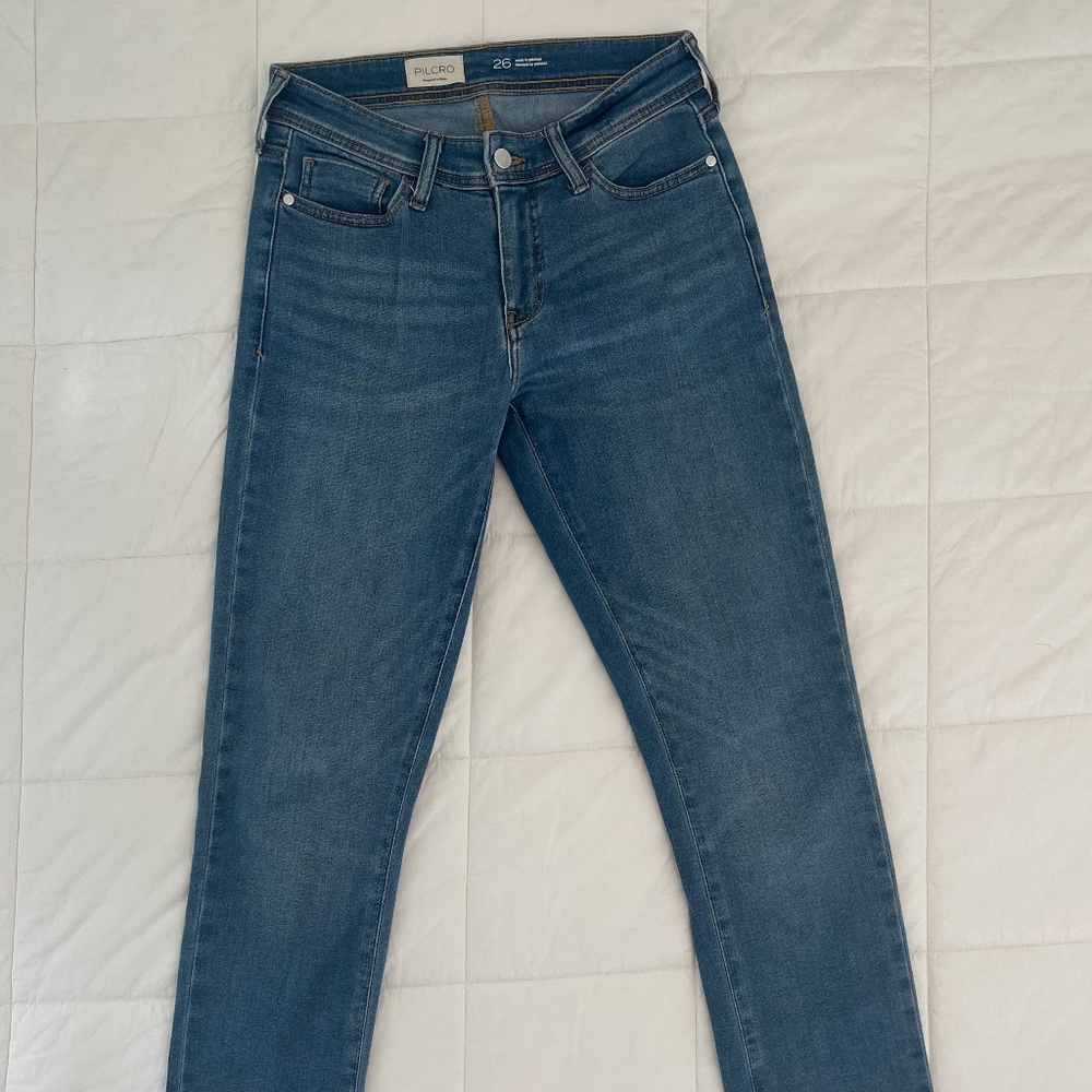 Anthropologie PILCRO Slim Boyfriend Mid-rise Relaxed Jeans Medium Wash Size 26